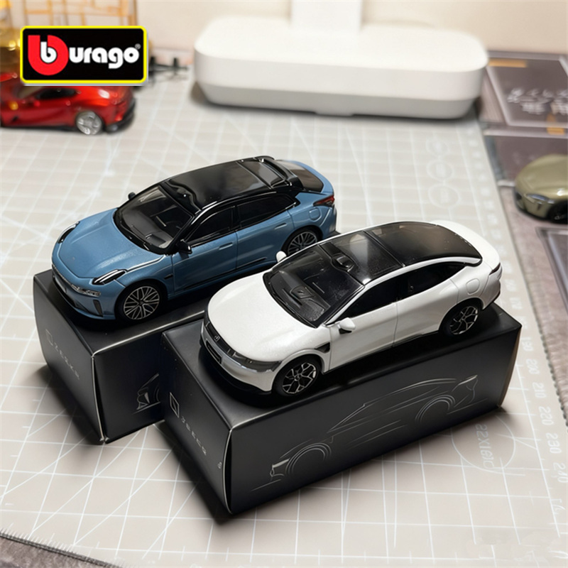 Bburago 1:64 2025 ZEEKR 001 00 - Renewable Energy Kids recension och pris